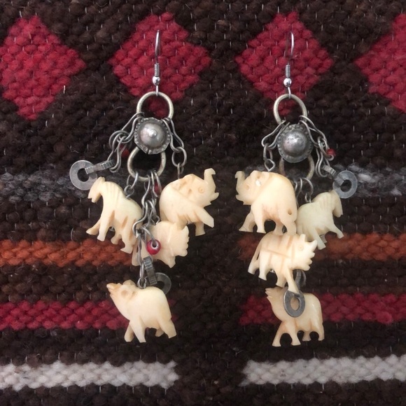 Vintage Jewelry - Vintage Carved Bone earrings‎